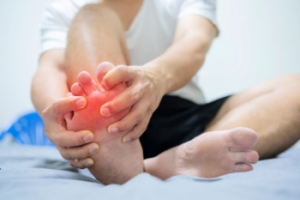 Causes of Red and Shiny Toes